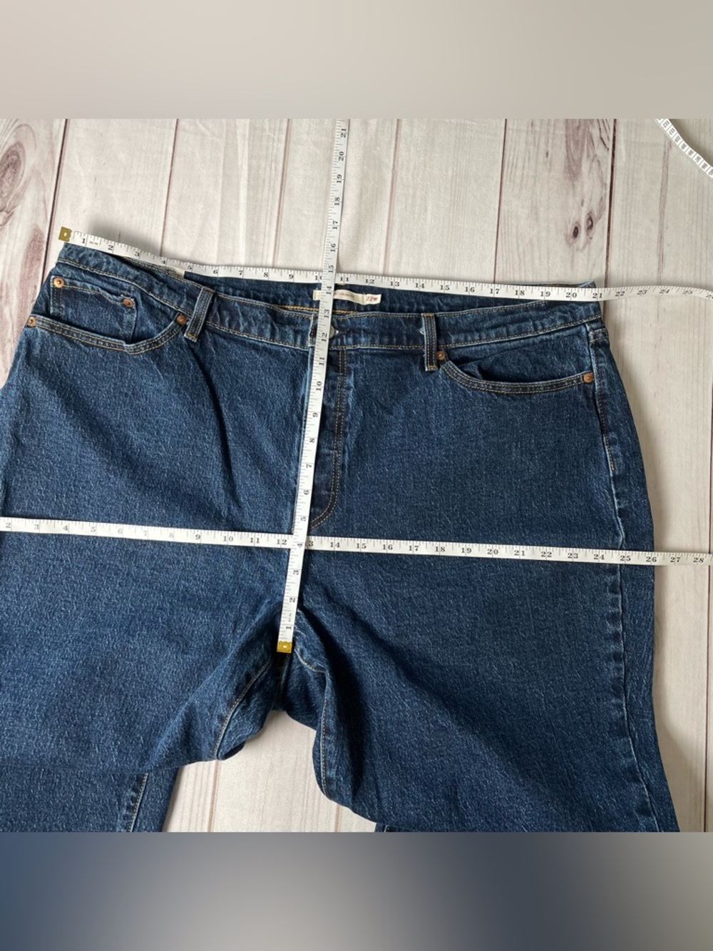 EUC Levi’s Premium Wedgie Straight Jeans Women’s 22W Blue Stretch Trendy Casual - Picture 12 of 16